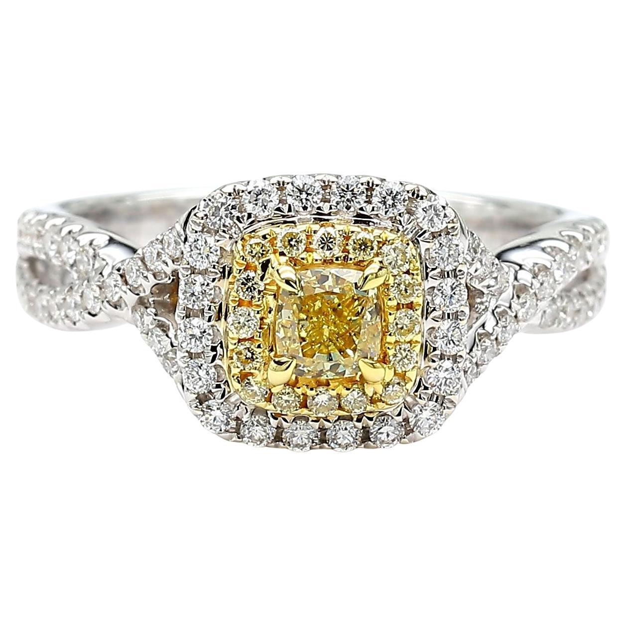 Anello da cocktail in oro giallo Nature con diamante a cuscino da 0.69 carati TW