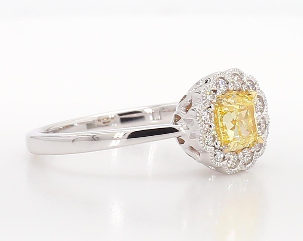 Taille coussin Bague cocktail en or jaune naturel taille coussin de 0.75 carat TW en vente