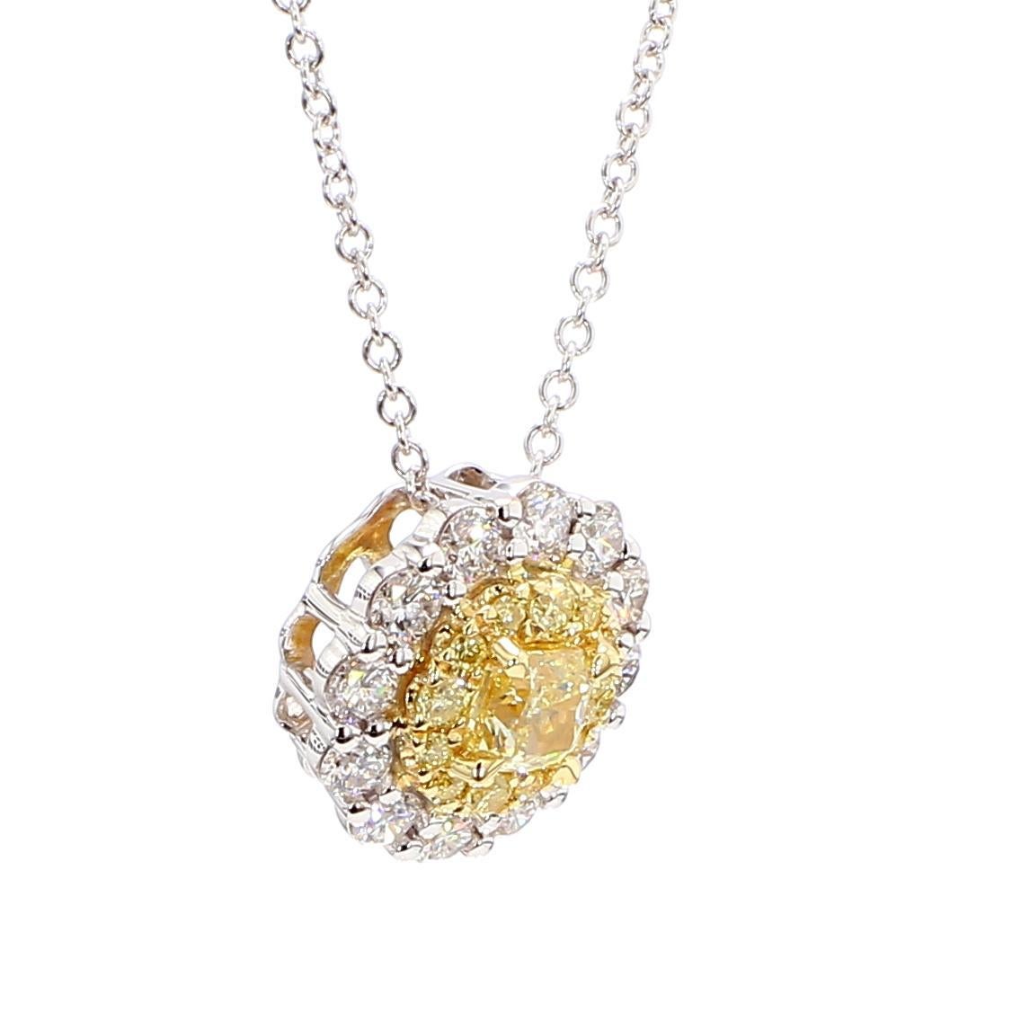 Taille coussin Pendentif en or jaune naturel avec diamant taille coussin de 0.76 carat poids total en vente