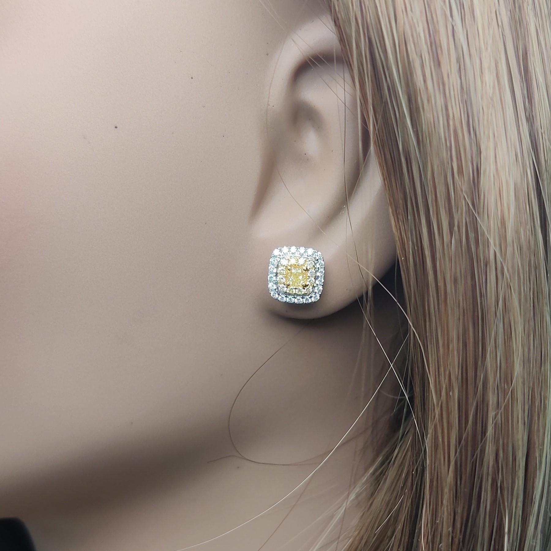 Boucles d'oreilles en or avec diamant coussin de 0.84 carat TW de couleur naturelle jaune Neuf - En vente à New York, NY