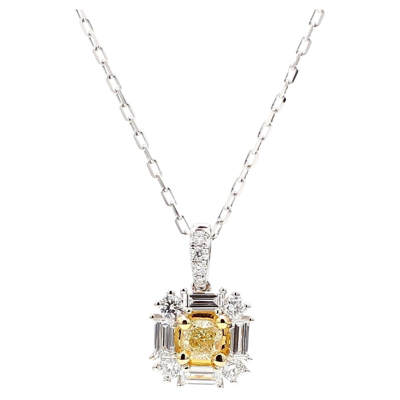 Natürlicher gelber Diamant im Kissenschliff 0.86 Karat TW Gold-Tropfen-Anhänger im Angebot