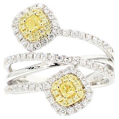 Anello da cocktail in oro giallo Nature con diamante a cuscino da 0.88 carati TW