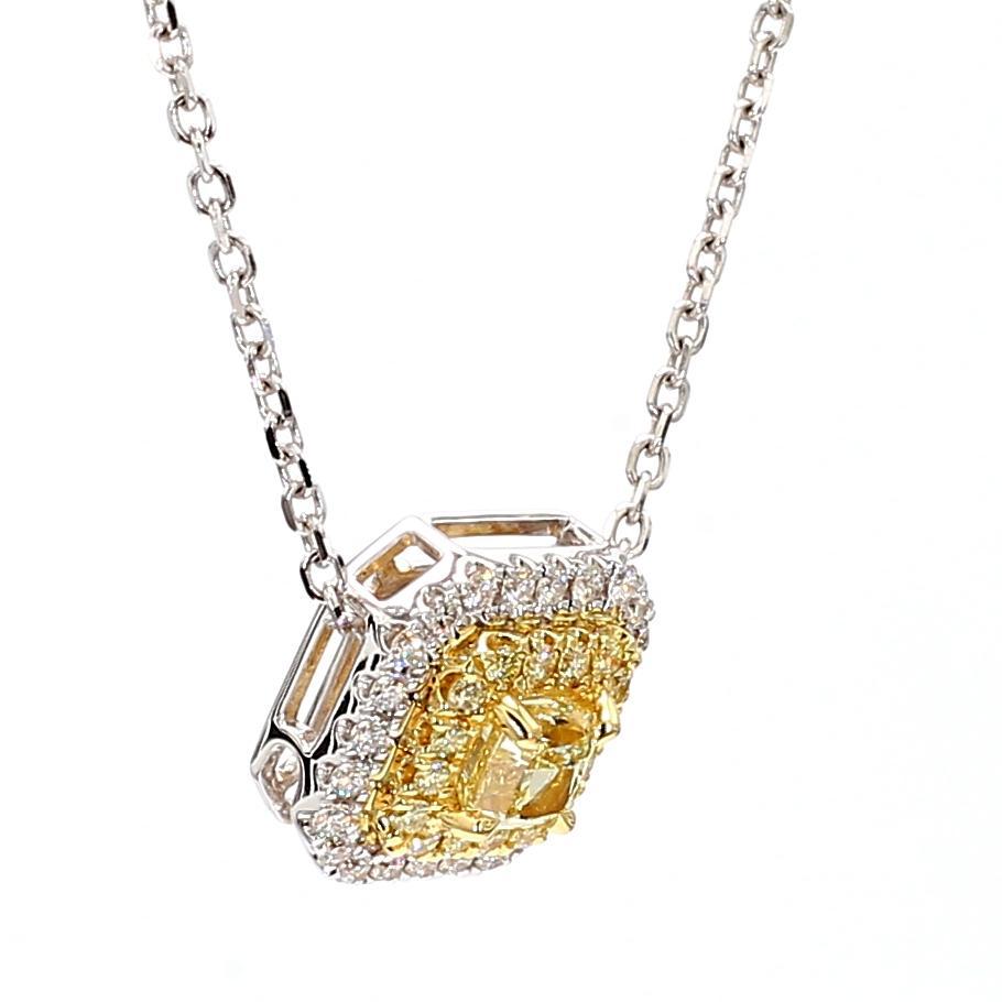 Taille coussin Pendentif en or jaune naturel avec diamant taille coussin de 0.88 carat poids total en vente