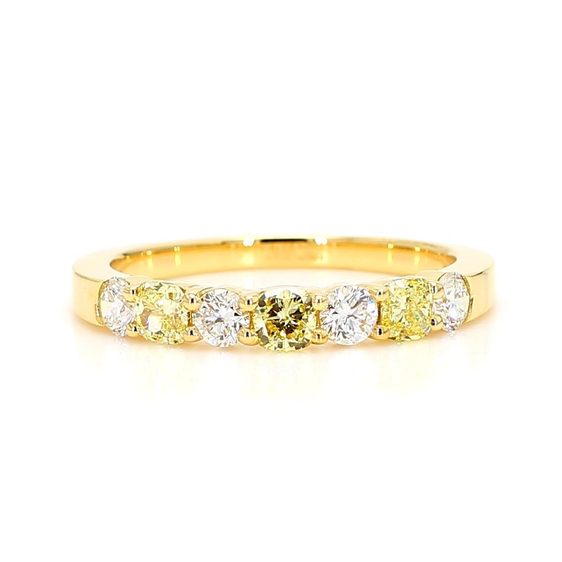Contemporain Bague cocktail en or jaune naturel taille coussin de 0.90 carats poids total en vente