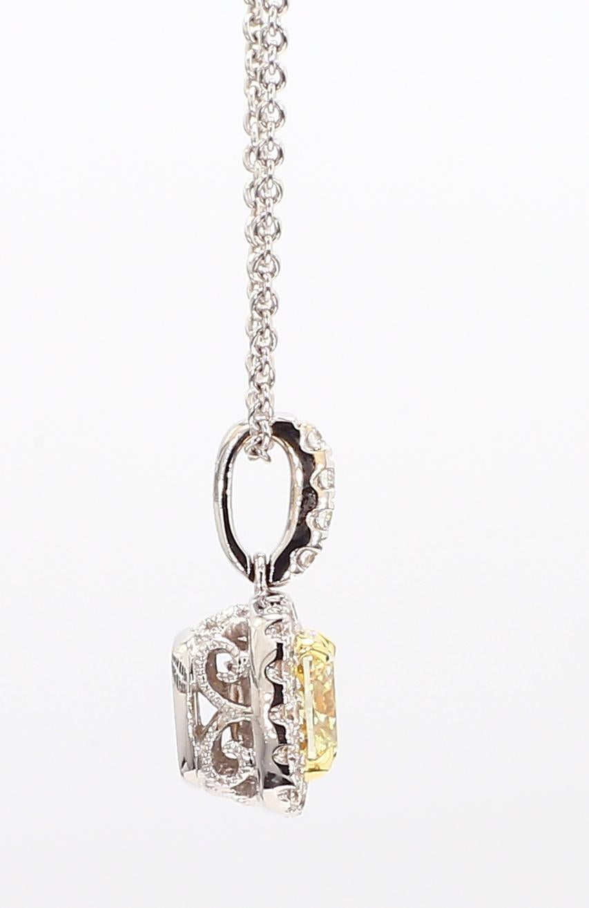 Colgante gota de oro con diamante amarillo natural en cojín de 0.94 quilates TW Corte cojín en venta