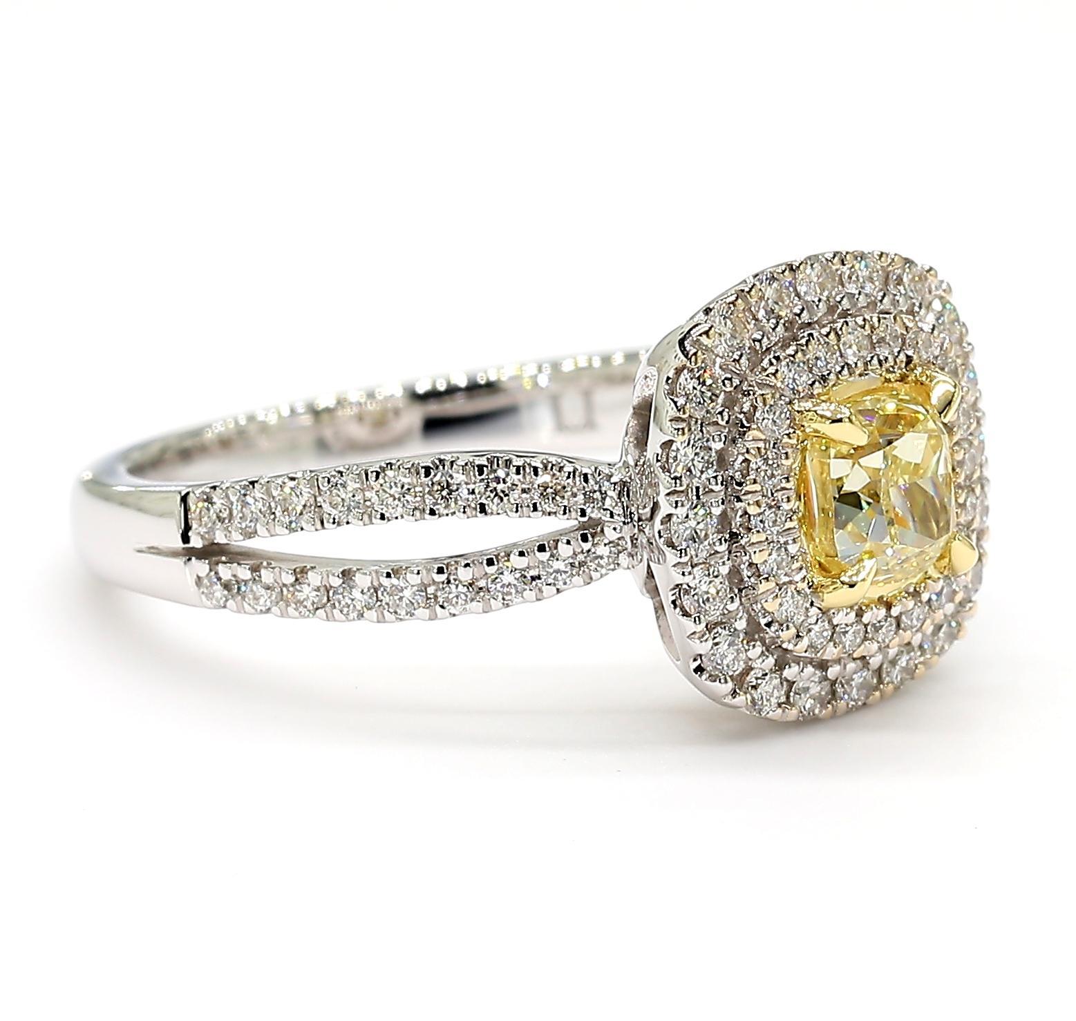 Taille coussin Bague cocktail en or jaune naturel taille coussin de 0.99 carat TW en vente
