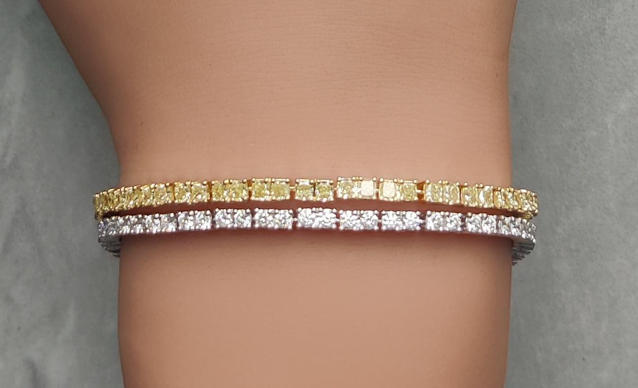 Bracelet tennis en or jaune naturel avec diamants taille coussin de 10.0 carats poids total Neuf - En vente à New York, NY