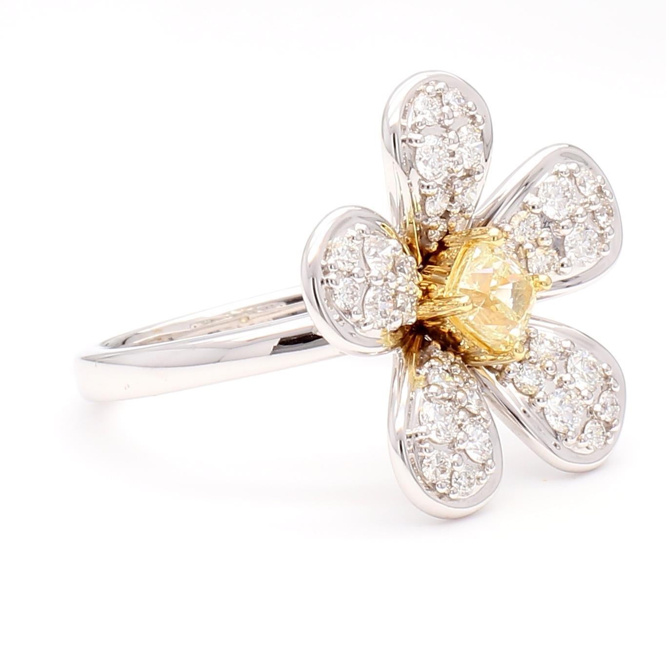Taille coussin Bague cocktail en or jaune naturel taille coussin de 1,01 carat TW en vente