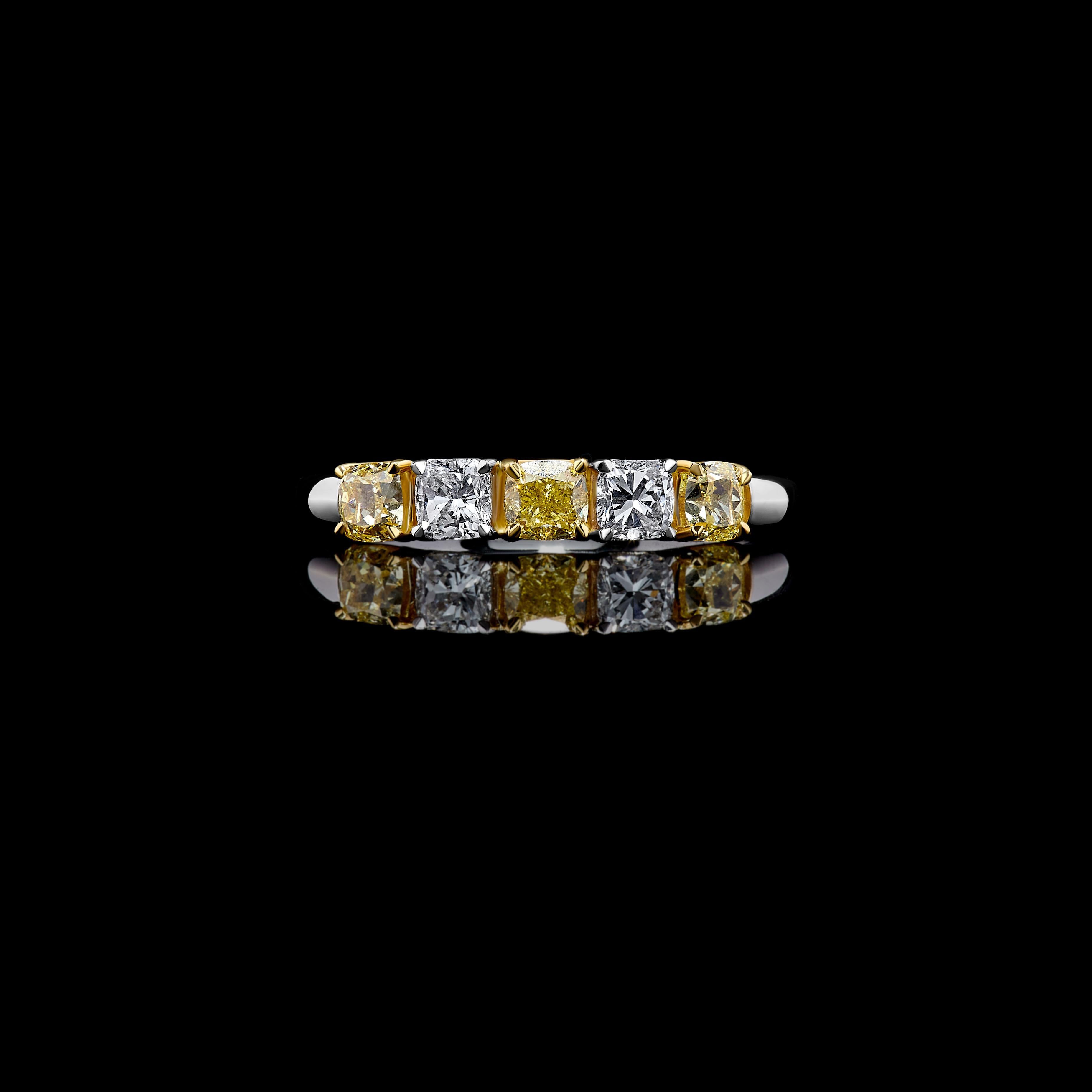 Contemporain Bague cocktail en or jaune naturel taille coussin de 1.04 carats poids total en vente