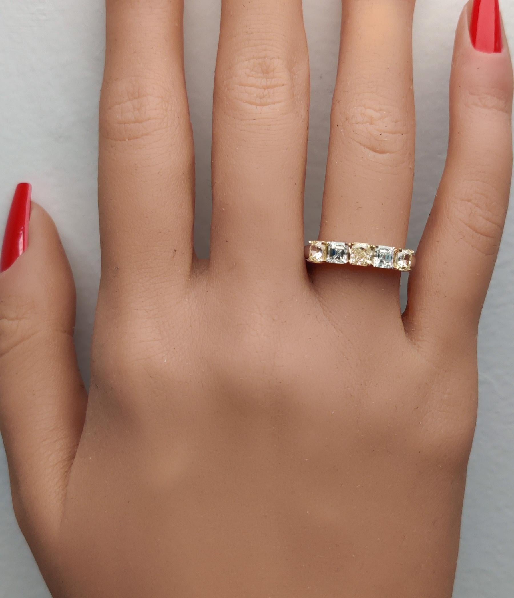 Bague cocktail en or jaune naturel taille coussin de 1.04 carats poids total Neuf - En vente à New York, NY