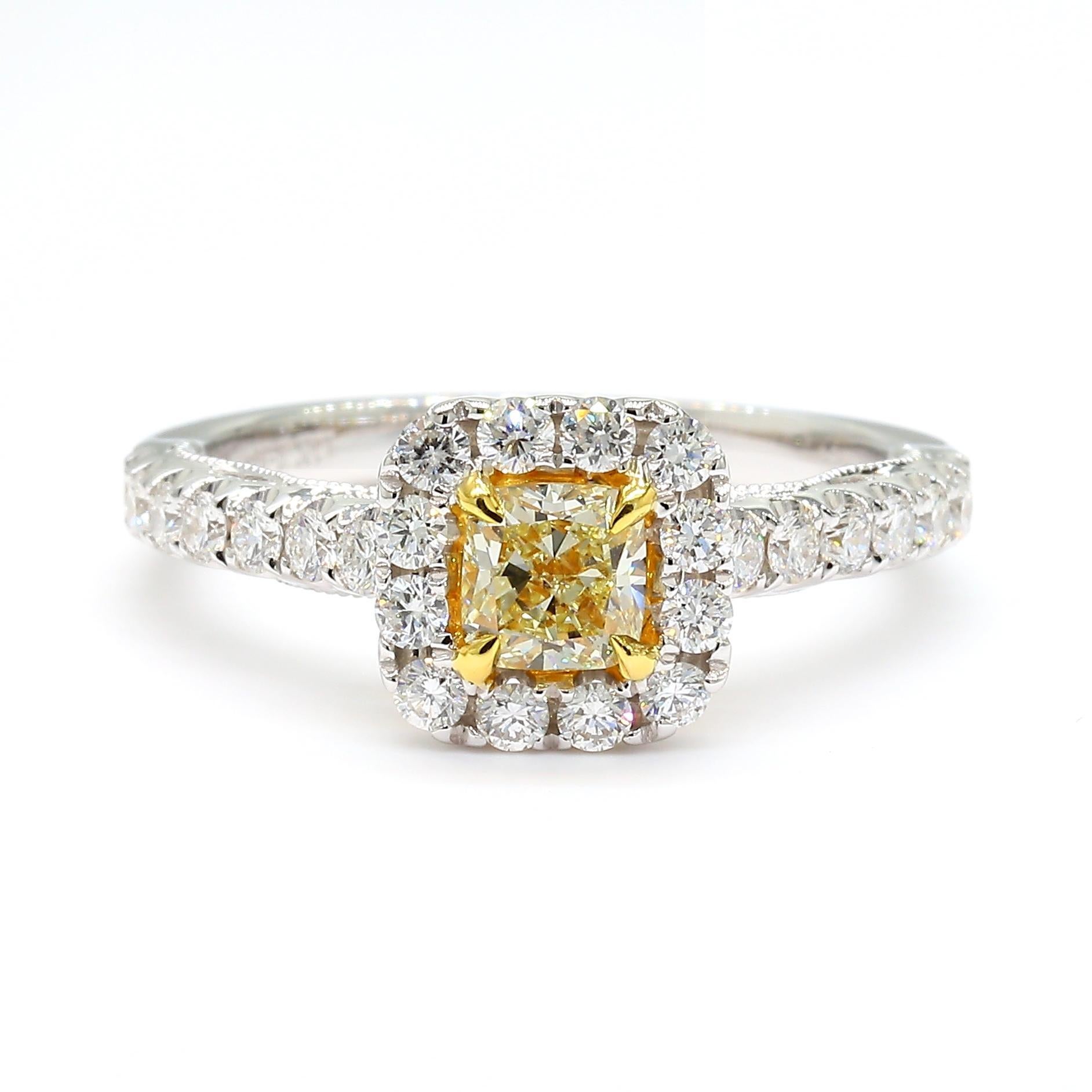 Contemporain Bague cocktail en or jaune naturel taille coussin de 1.11 carat TW en vente