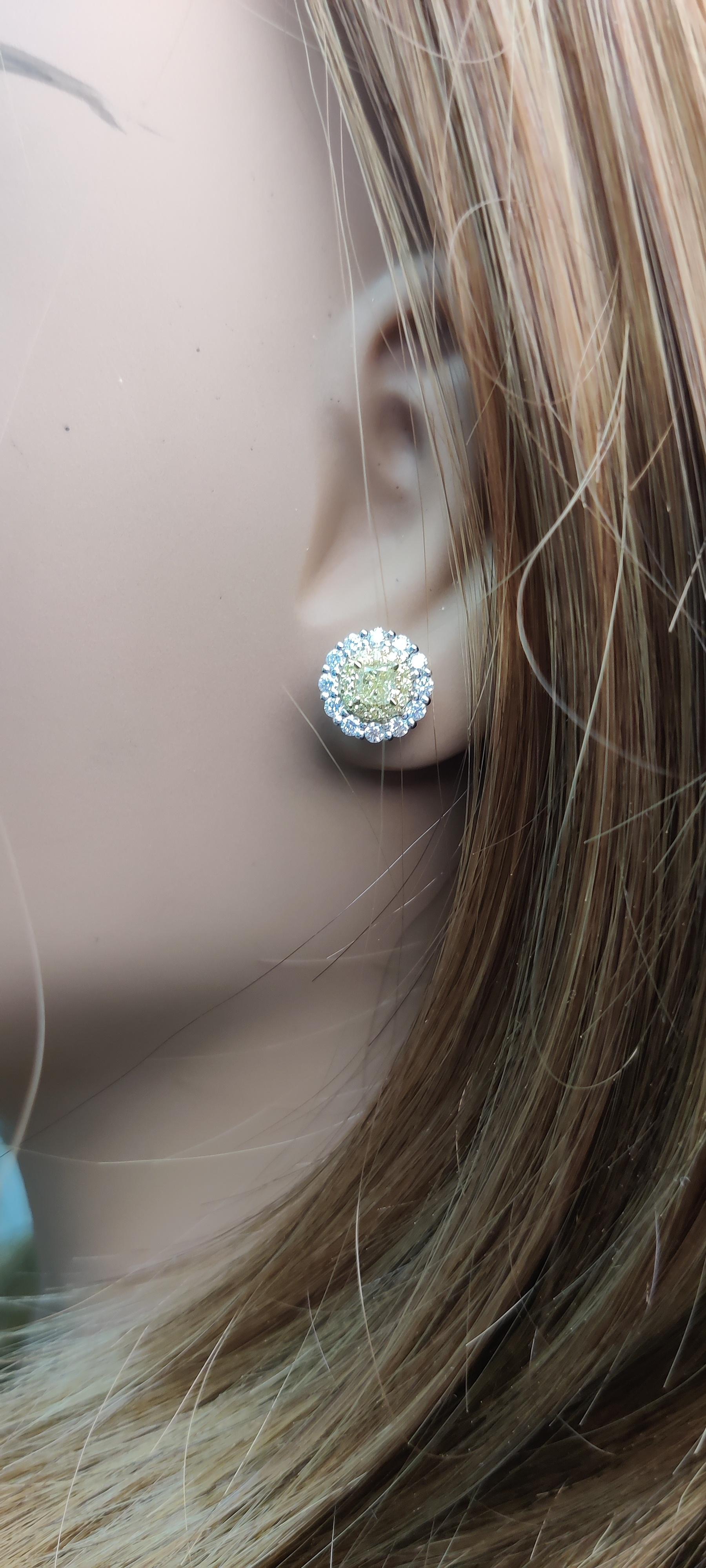 Orecchini in oro con diamante giallo naturale a cuscino da 1.18 carati TW In condizioni Nuovo in vendita a New York, NY