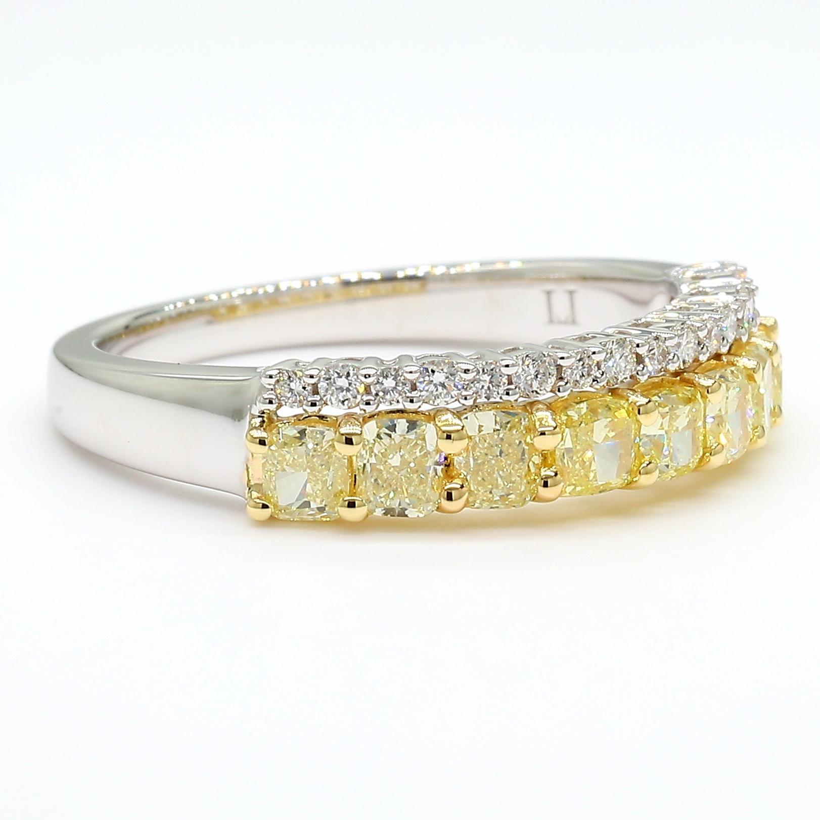 Taglio cuscino Fede nuziale in oro giallo Nature con diamante a cuscino da 1.22 carati TW in vendita