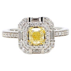 Anello da cocktail in oro giallo Nature con diamante a cuscino da 1.24 carati TW