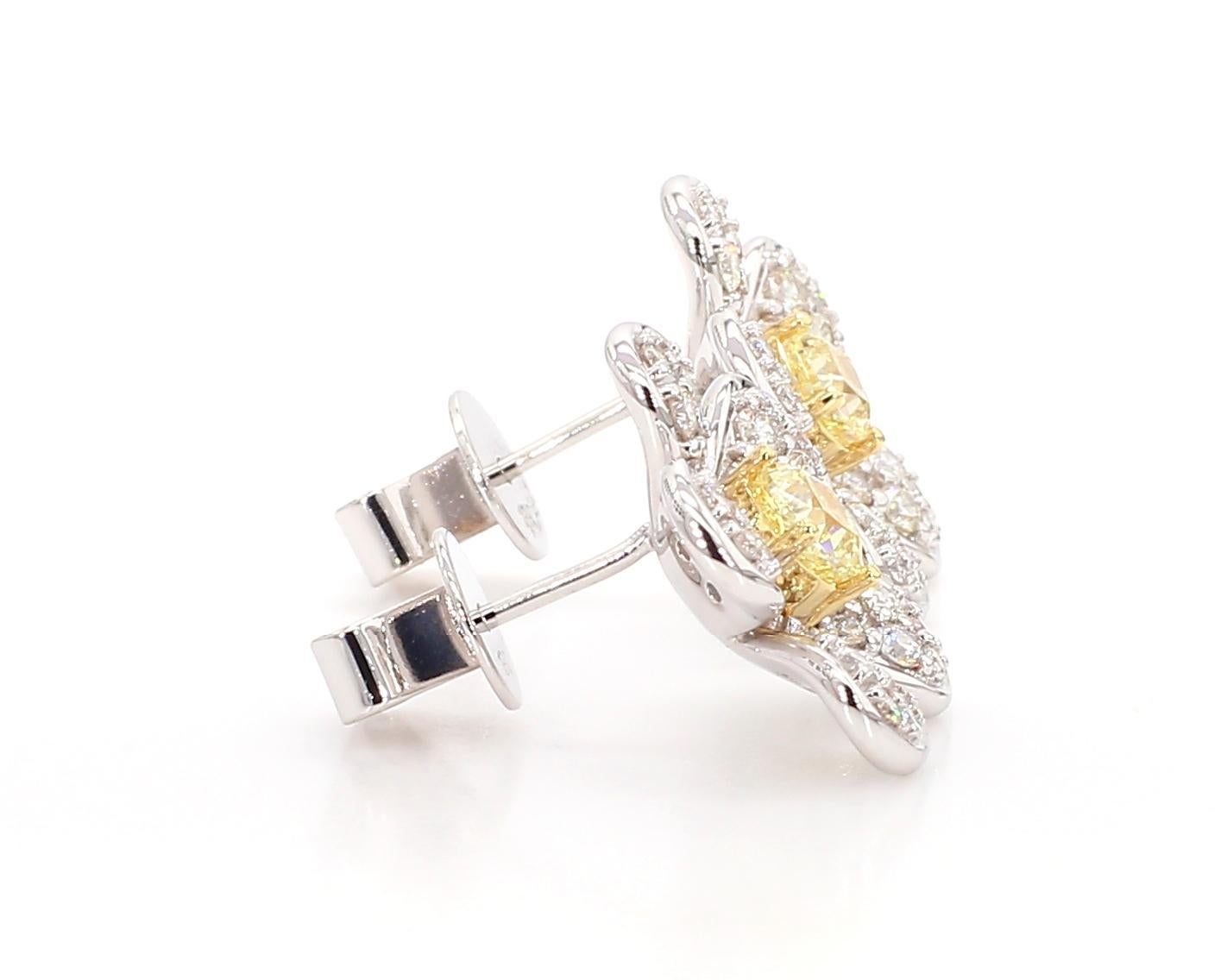 Boucles d'oreilles en or avec diamant coussin de 1.27 carat TW de couleur naturelle jaune en vente 1