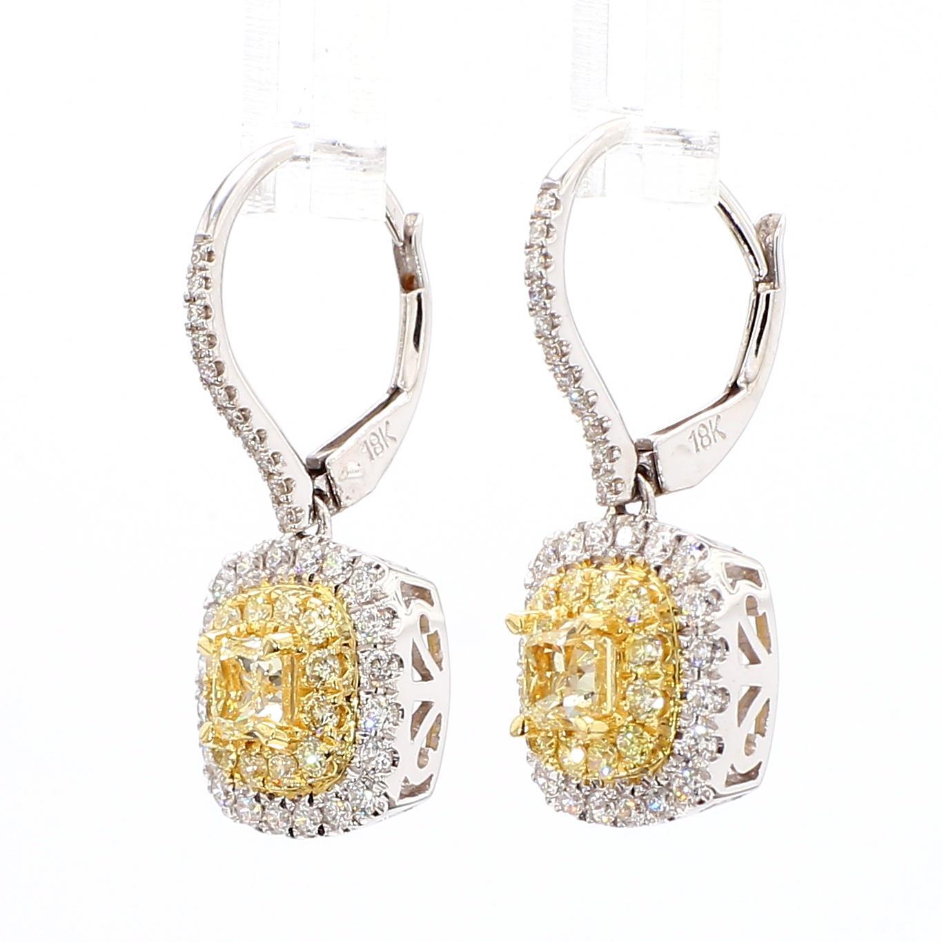 RareGemWorld's schöne Diamant-Ohrringe. Eingefasst in eine wunderschöne Fassung aus 18 Karat Gelb- und Weißgold mit gelben Diamanten im Kissenschliff. Die gelben Diamanten sind umgeben von runden weißen Naturdiamanten und runden gelben