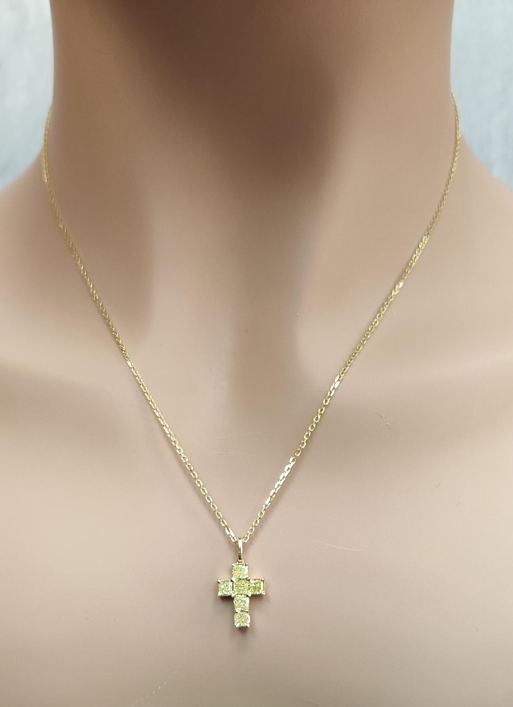 Natural Yellow Cushion Diamond 1.34 Carat TW Yellow Gold Cross Pendant In New Condition For Sale In New York, NY