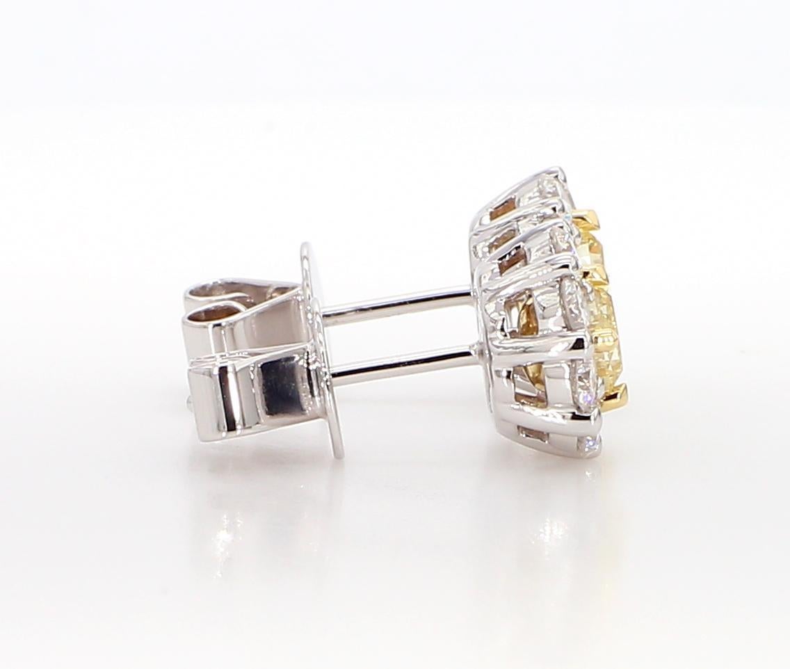 Contemporain Boucles d'oreilles en or avec diamant coussin de 1.42 carat TW de couleur naturelle jaune en vente