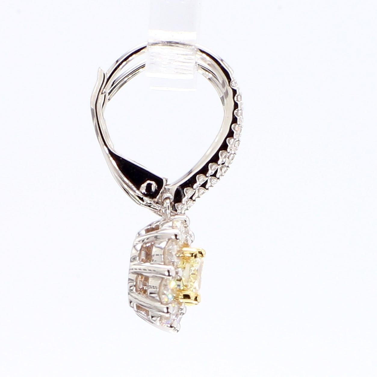 Taille coussin Pendants d'oreilles en or jaune naturel taille coussin de 1,45 carat poids total en vente