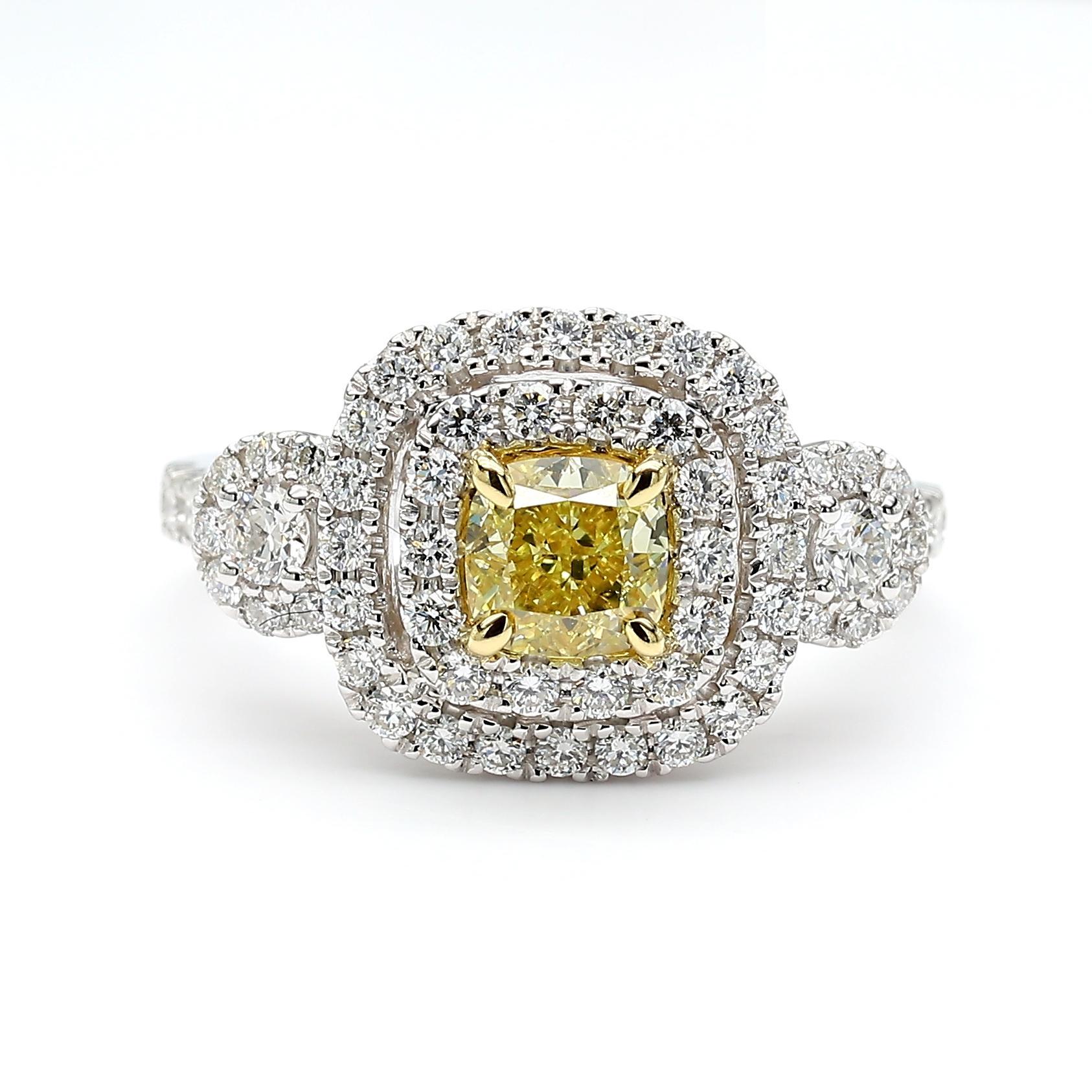 Contemporain Bague cocktail en or jaune naturel taille coussin de 1.49 carat TW en vente