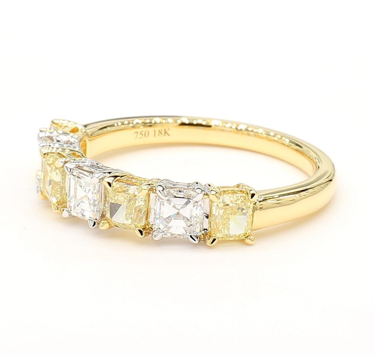 Raregemworld propose un magnifique bracelet en diamant. Montée dans une magnifique monture en or jaune 18 carats avec des diamants jaunes naturels de taille coussin complétés par des diamants blancs naturels de taille Asscher. Cette bague est