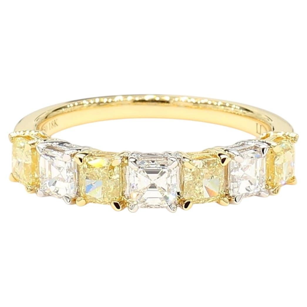 Diamante amarillo natural en forma de cojín 1.54 quilates TW Anillo de oro para cóctel