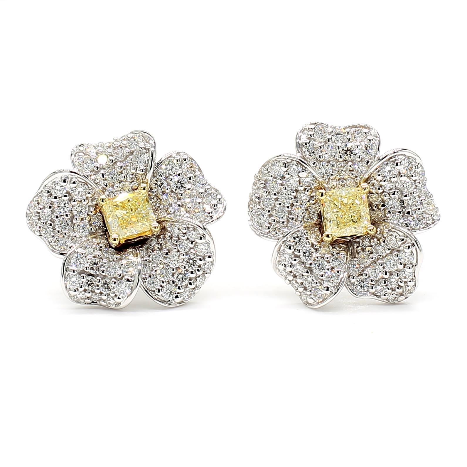 Contemporain Boucles d'oreilles en or avec diamant coussin de 1.56 carat TW de couleur naturelle jaune en vente
