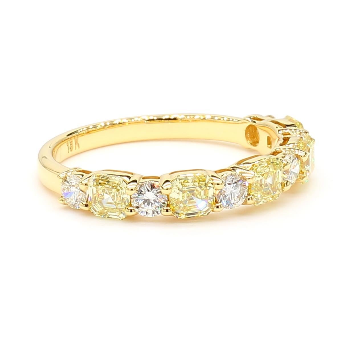 Natürlicher gelber Diamant im Kissenschliff 1.64 Karat TW Gold Cocktail-Ring im Zustand „Neu“ im Angebot in New York, NY