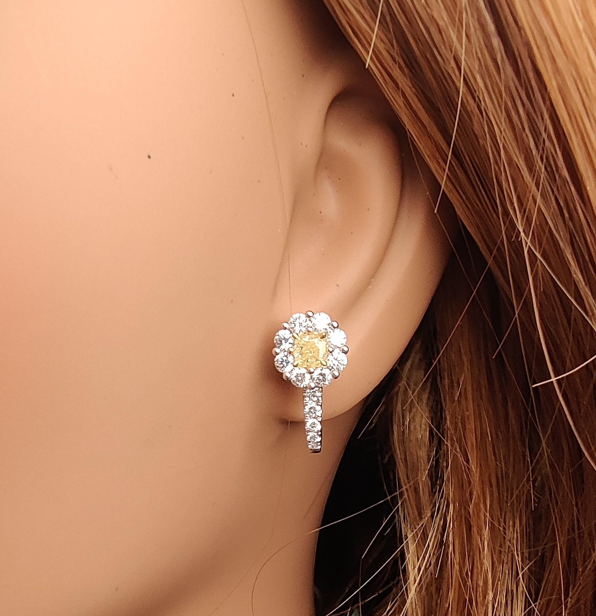 Orecchini in oro con diamante giallo naturale a cuscino da 1.65 carati TW In condizioni Nuovo in vendita a New York, NY