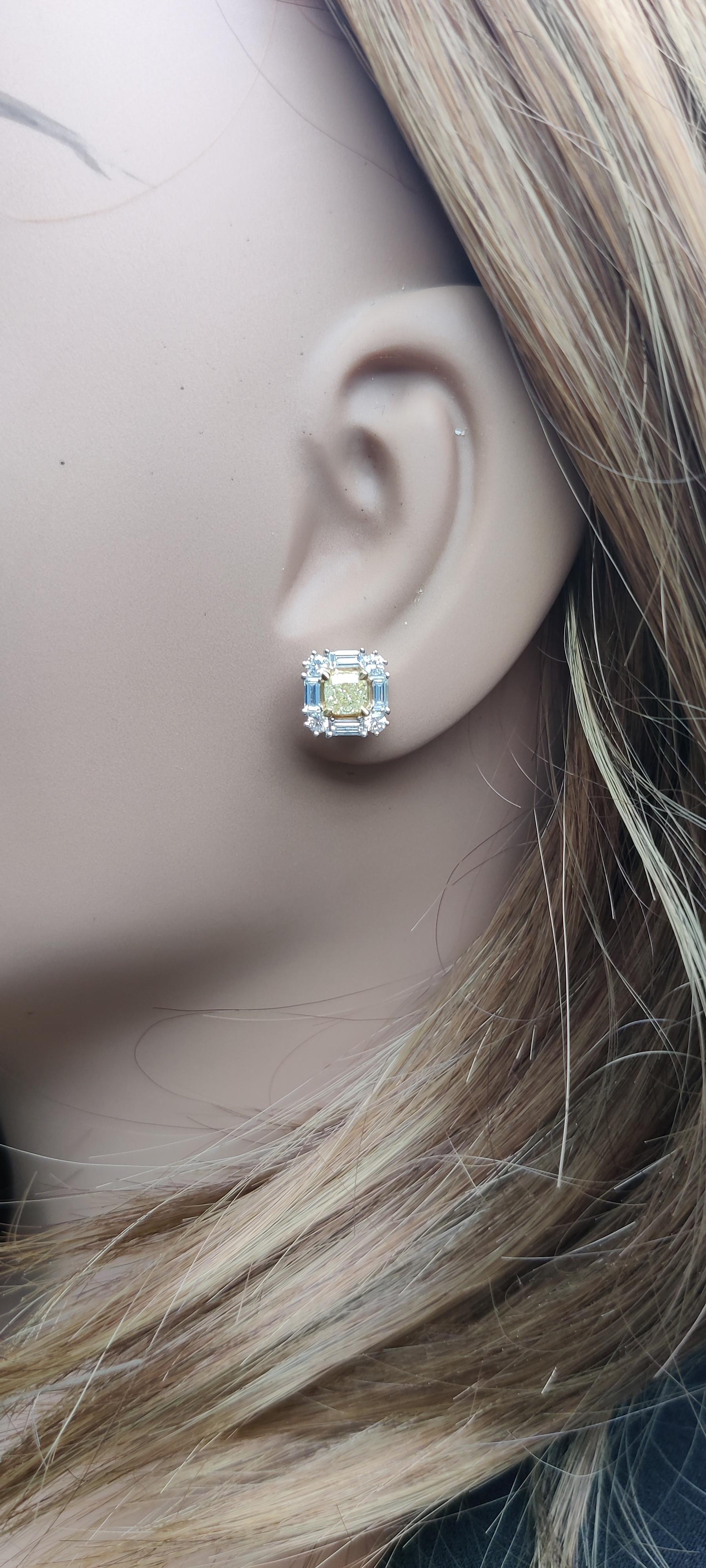 Natural Yellow Cushion Diamond 1.73 Carat TW Gold Stud Earrings In New Condition For Sale In New York, NY
