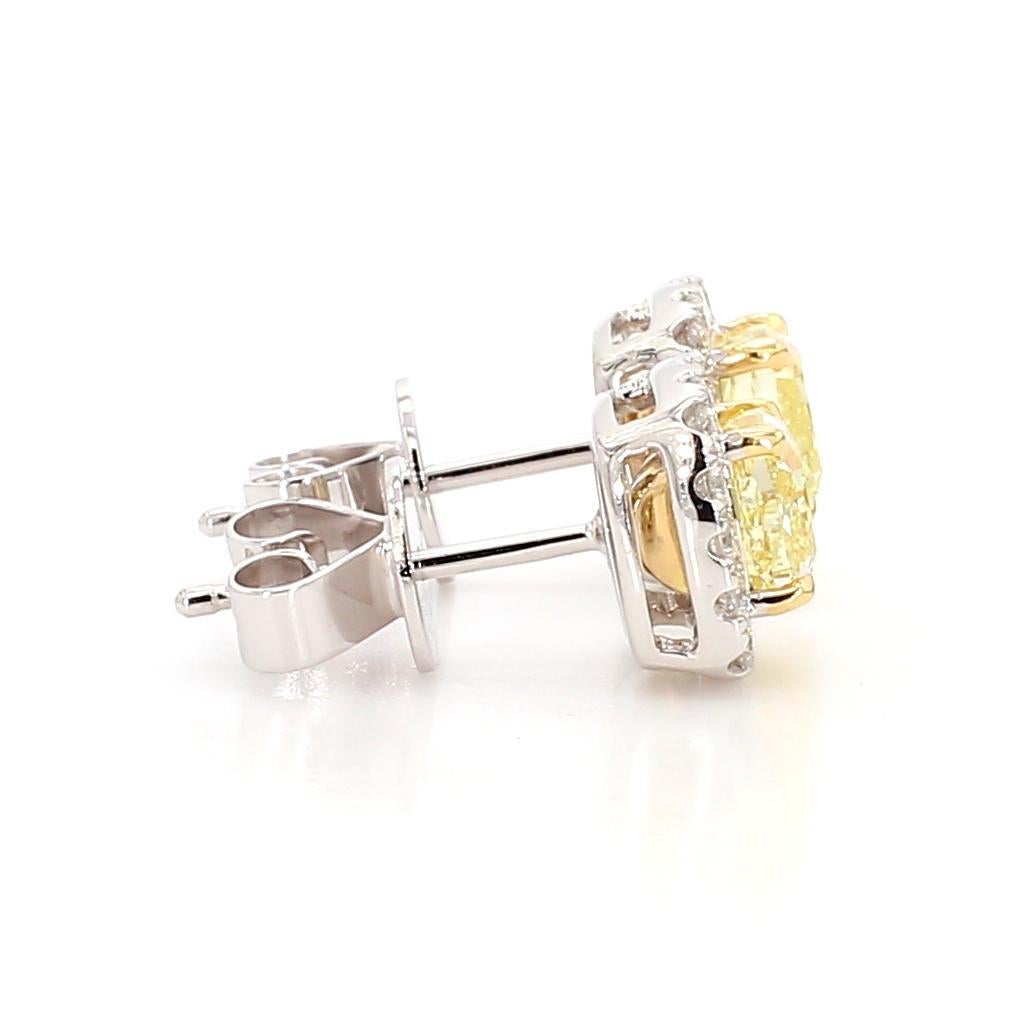 Contemporaneo Orecchini in oro con diamante giallo naturale a cuscino da 1.75 carati TW in vendita