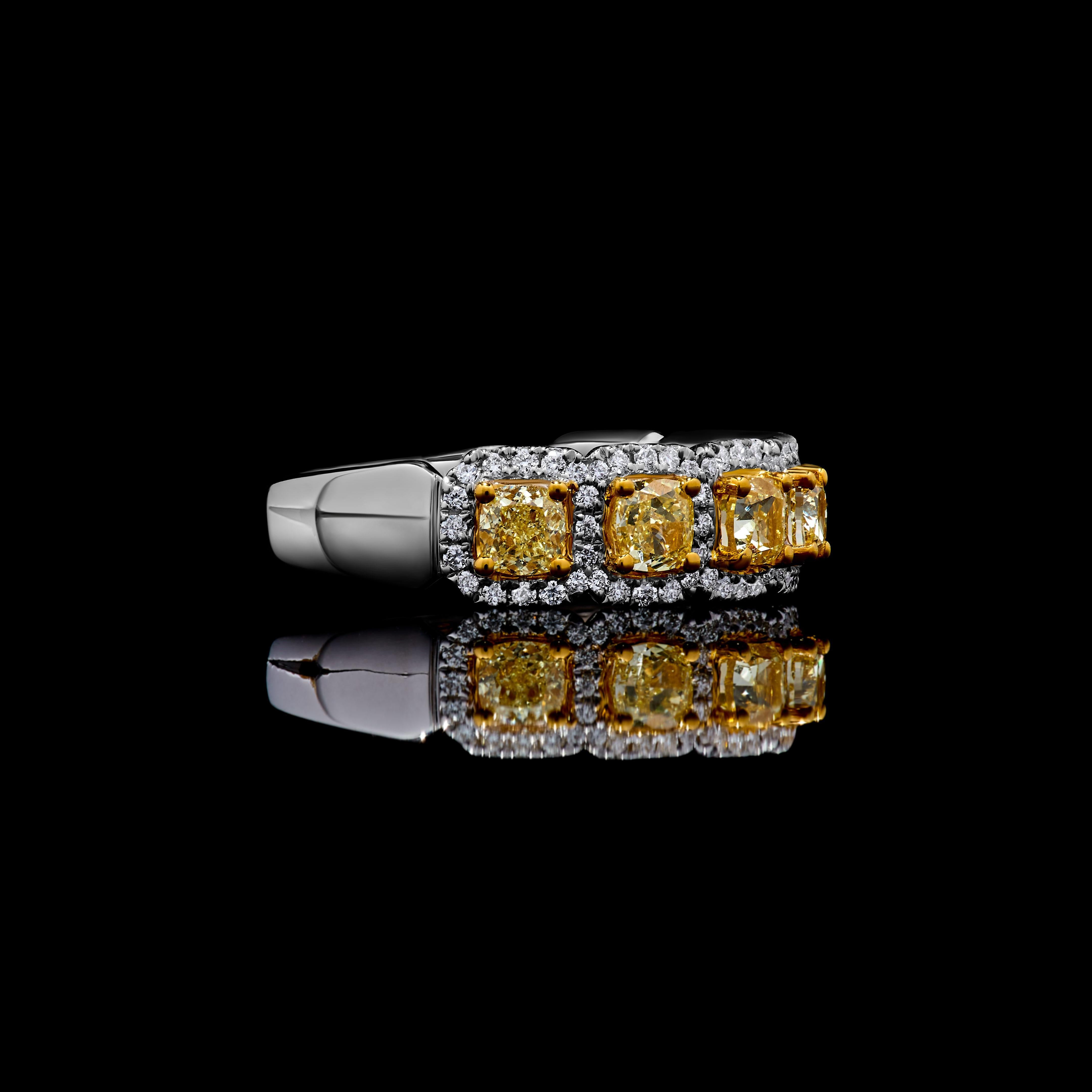 Taille coussin Bague cocktail en or jaune naturel taille coussin de 1.80 carat TW en vente