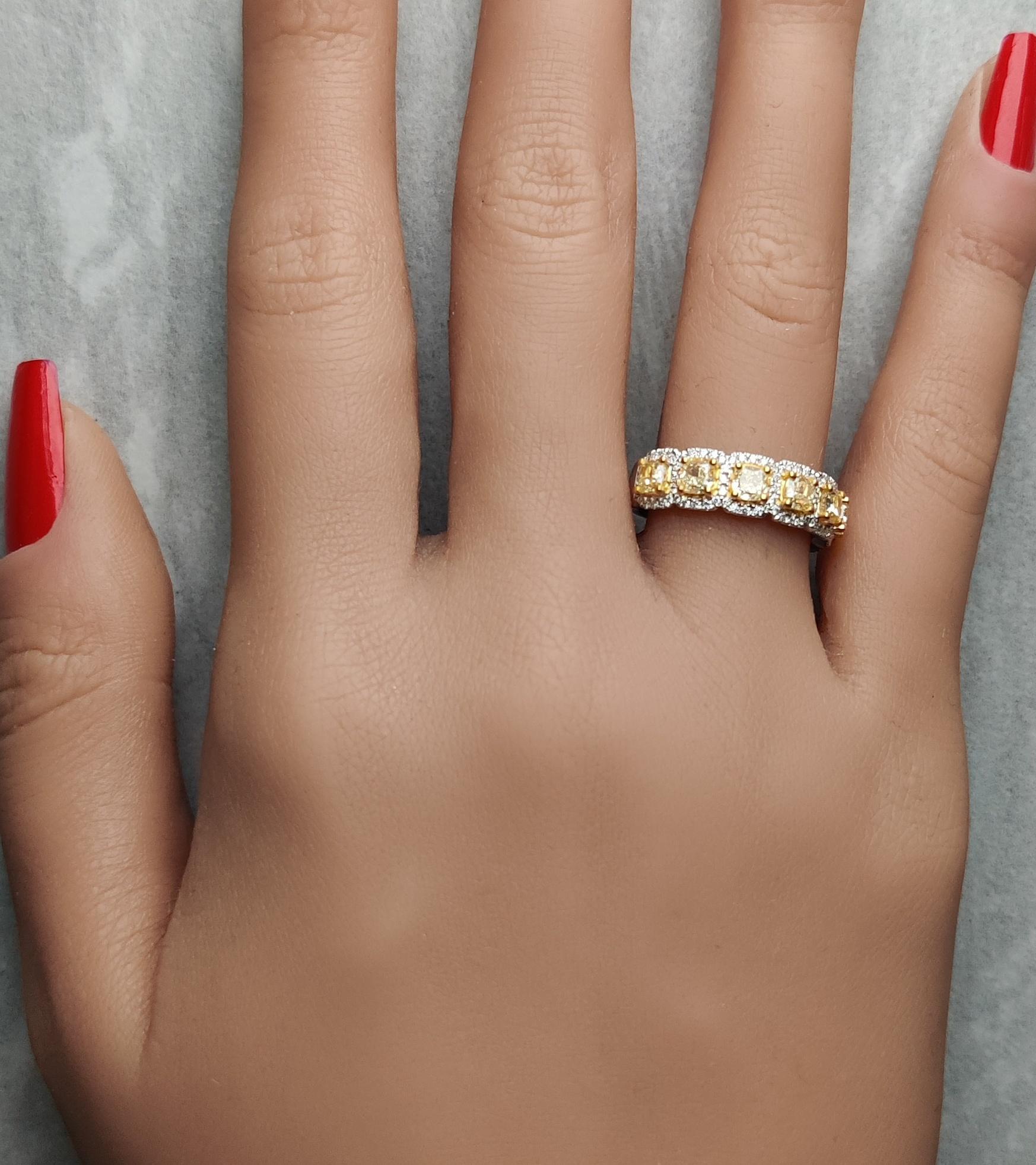 Bague cocktail en or jaune naturel taille coussin de 1.80 carat TW Neuf - En vente à New York, NY