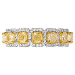 Anillo de cóctel de oro con un diamante amarillo natural en forma de cojín de 1.80 quilates TW