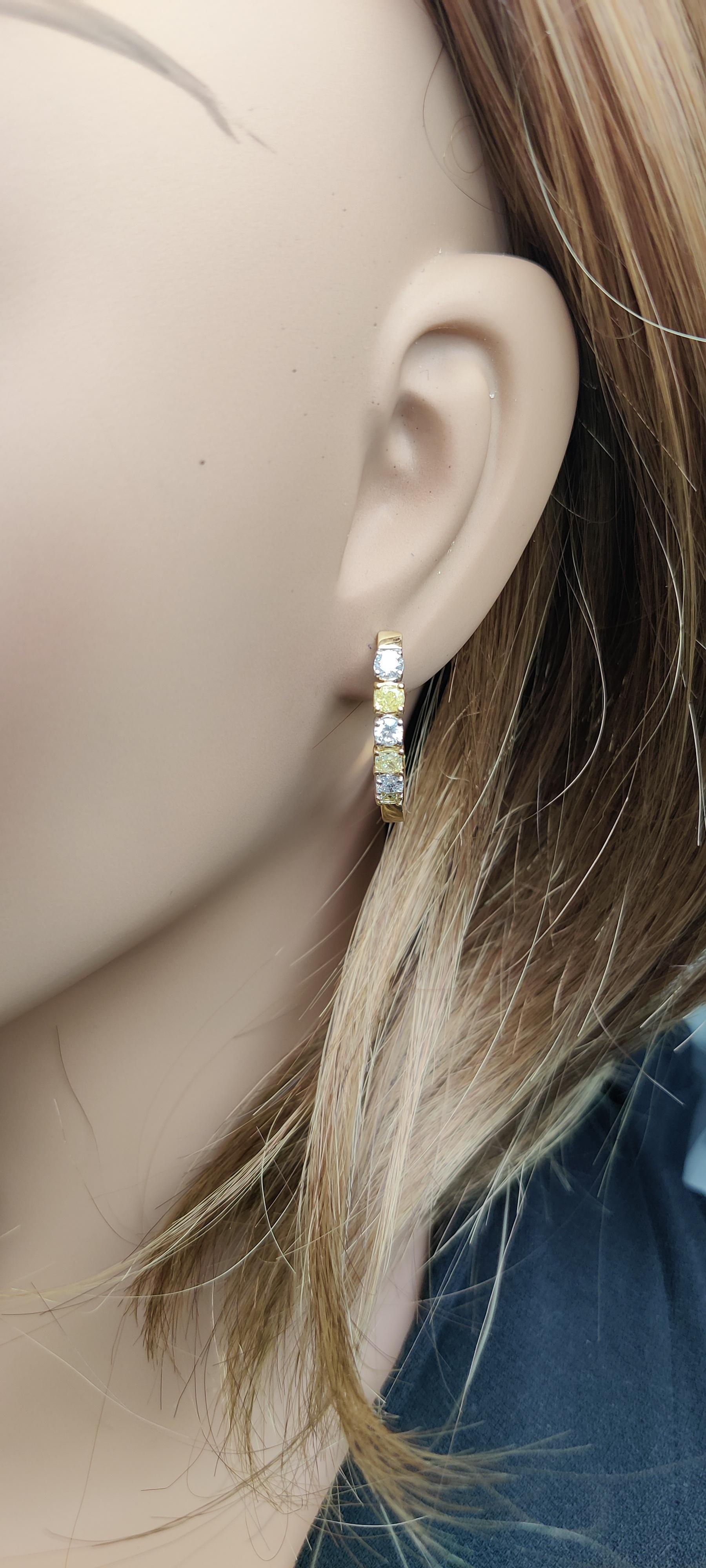 Créoles en or jaune naturel taille coussin de 1.86 carats poids total Neuf - En vente à New York, NY