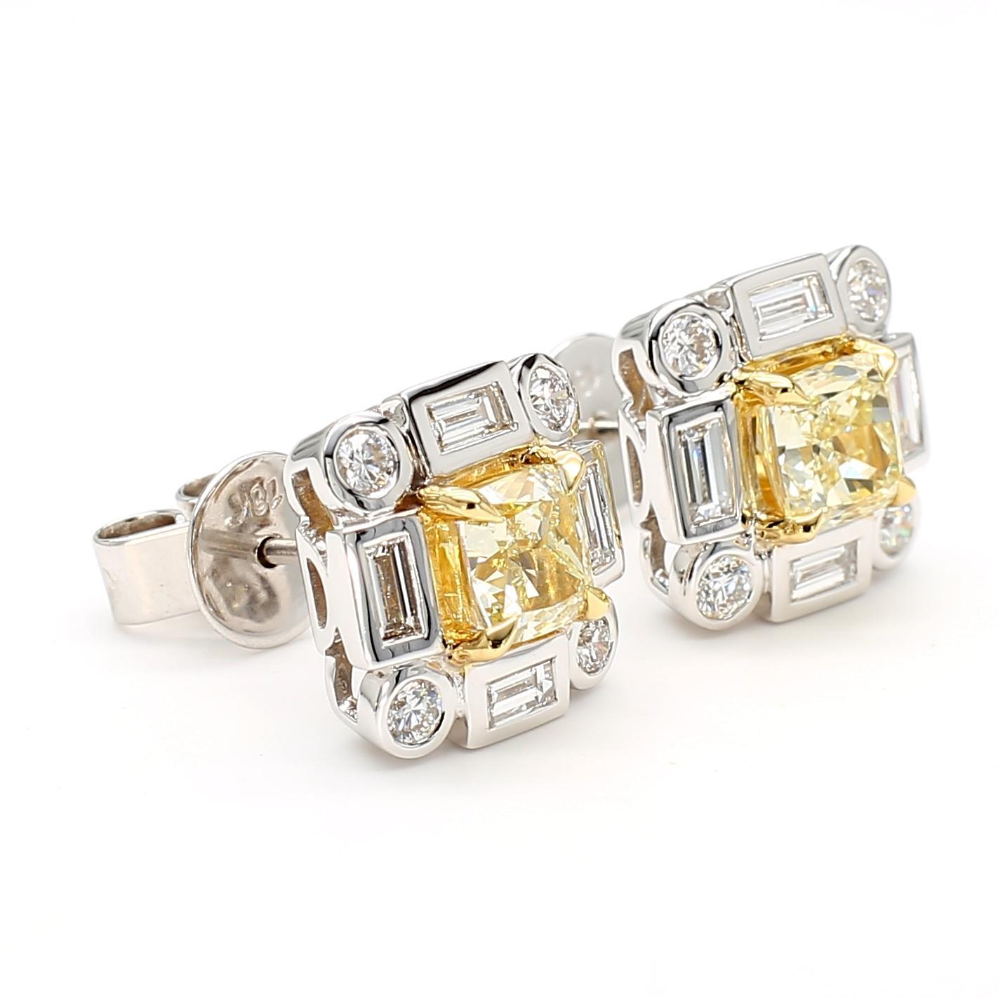 Taille coussin Boucles d'oreilles en or avec diamant coussin de 2.20 carat TW de couleur naturelle jaune en vente