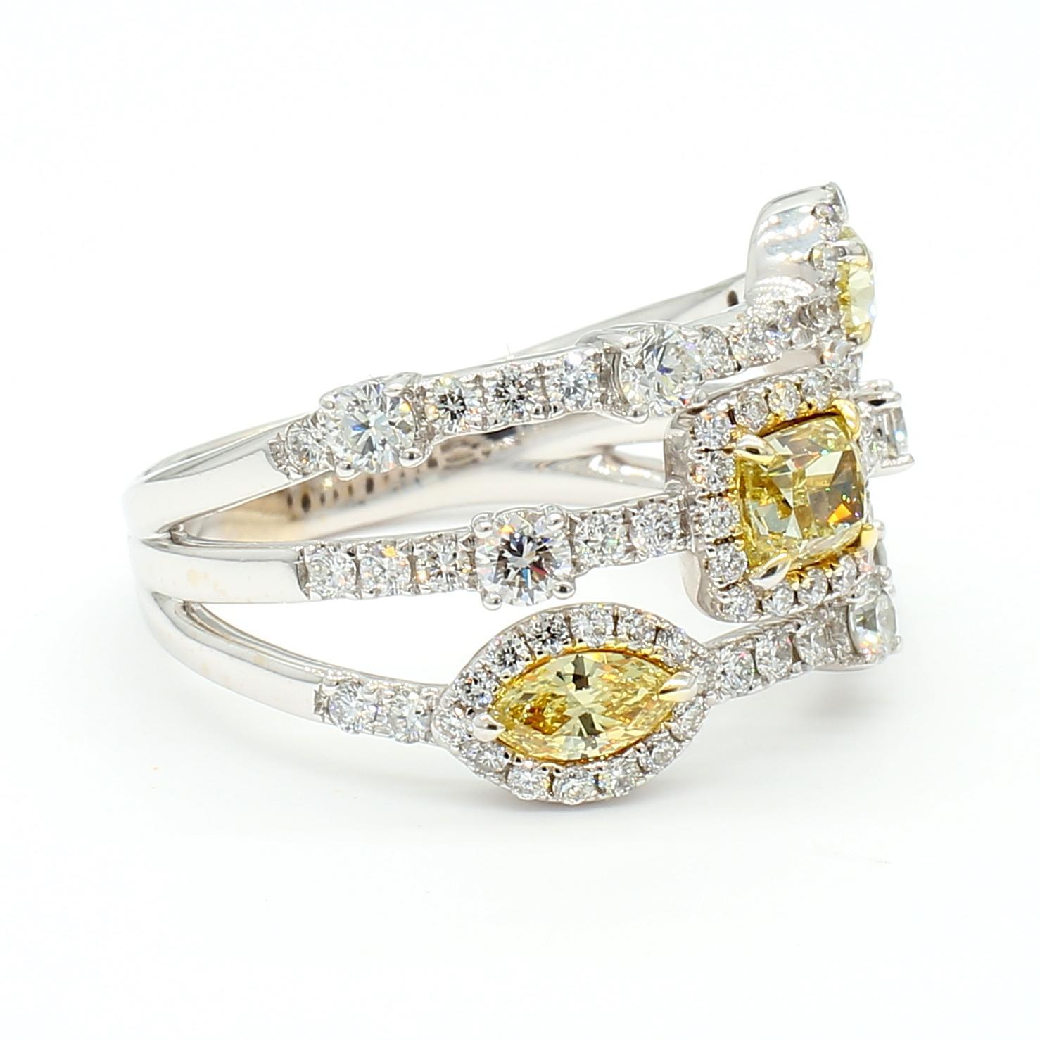 Taille coussin Bague cocktail en or jaune naturel taille coussin de 2.22 carat TW en vente