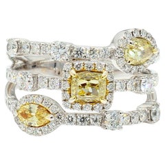 Anello da cocktail in oro giallo Nature con diamante a cuscino da 2.22 carati TW