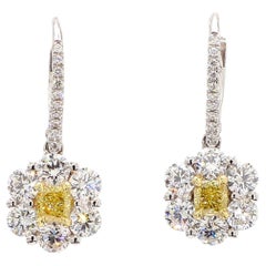 Pendientes de gota de oro amarillo natural con diamante en cojín de 2.30 quilates TW