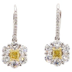 Pendants d'oreilles en or jaune naturel taille coussin de 2.30 carat poids total