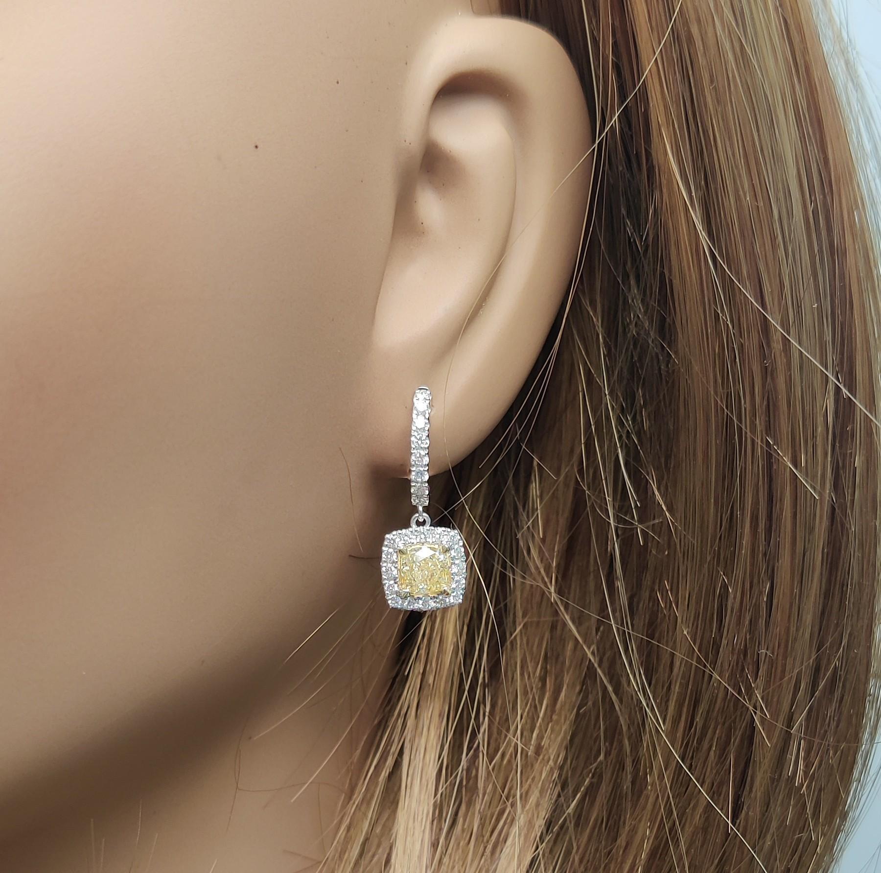 Pendants d'oreilles en or jaune naturel taille coussin de 2.35 carat poids total Neuf - En vente à New York, NY