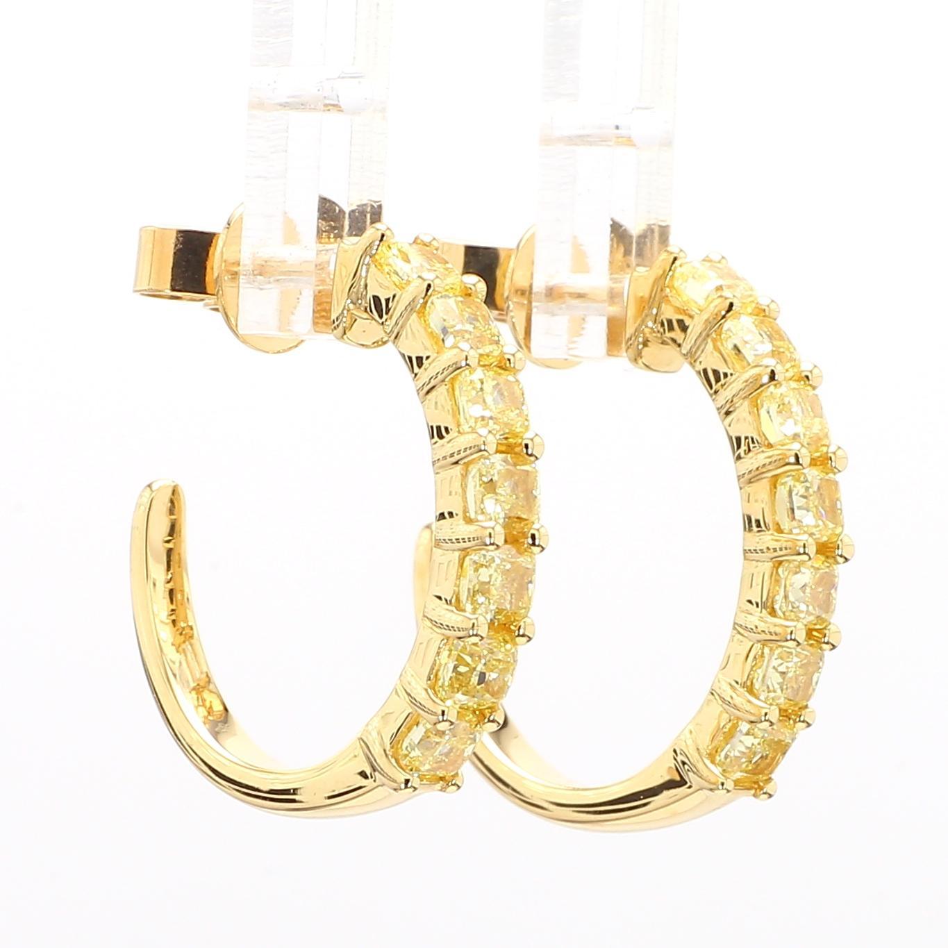 Taille coussin Boucles d'oreilles pendantes en or jaune avec diamant coussin naturel de 2,56 carats TW en vente