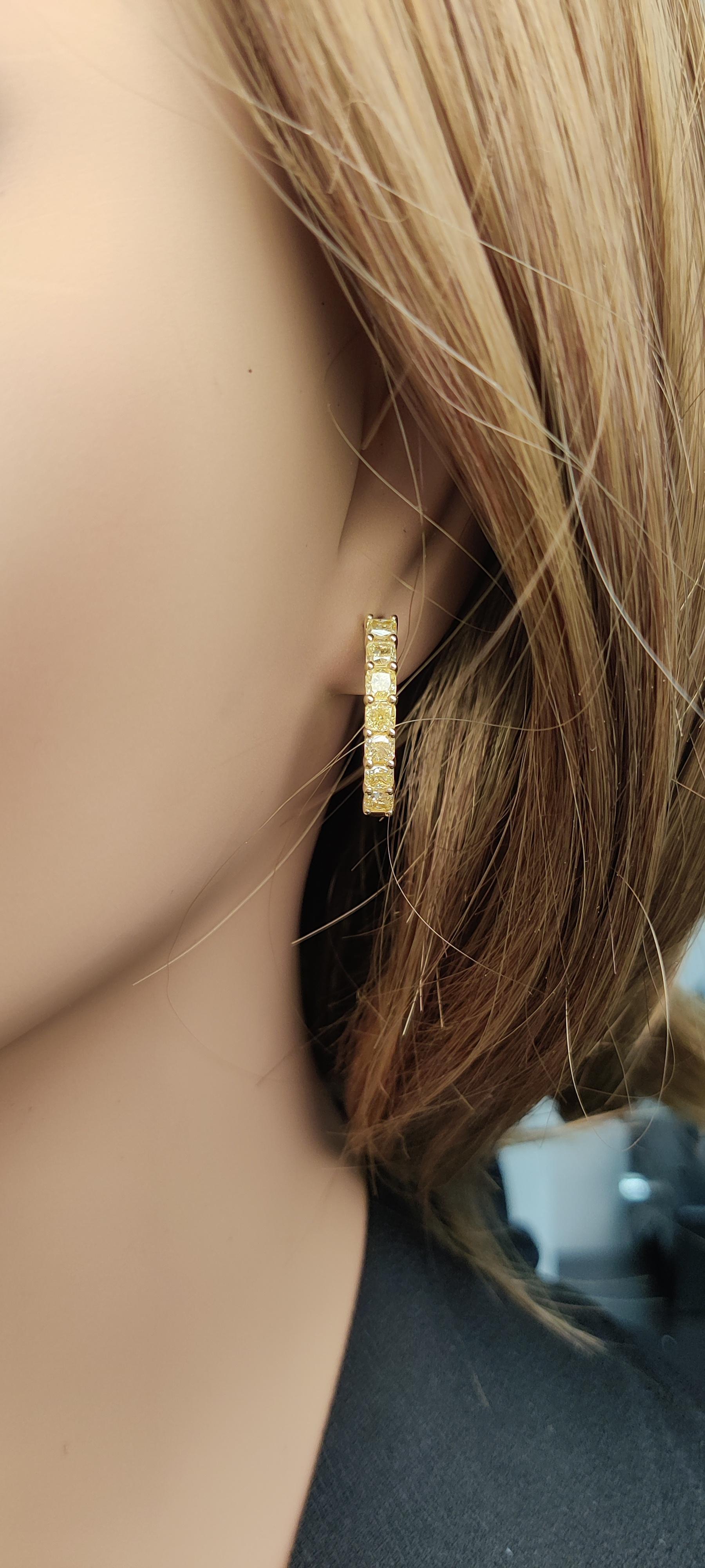 Boucles d'oreilles pendantes en or jaune avec diamant coussin naturel de 2,56 carats TW Neuf - En vente à New York, NY