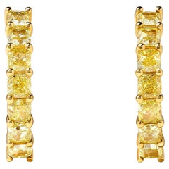 Orecchini a cerchio in oro giallo Nature con diamante a cuscino da 3.19 carati TW
