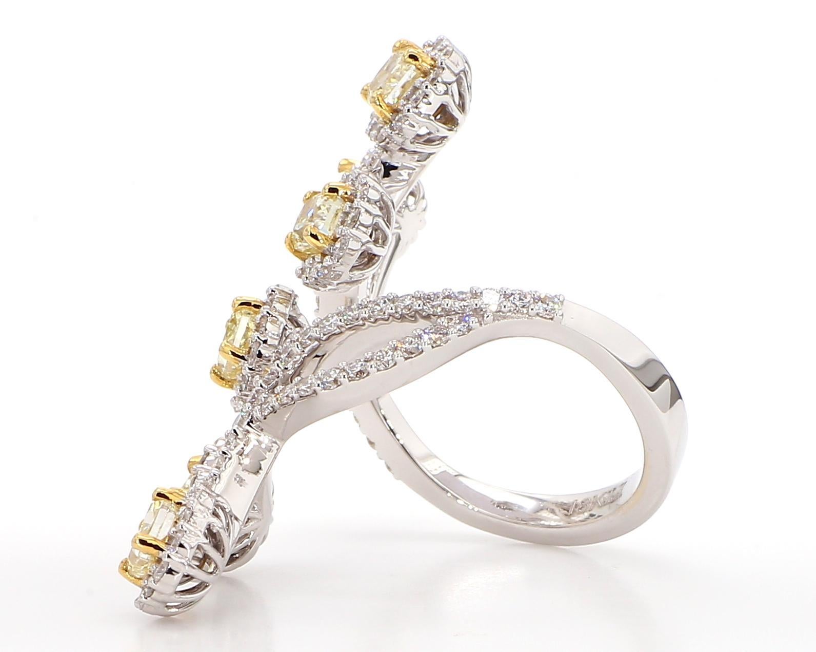 Natürlicher gelber Diamant im Kissenschliff 3,20 Karat TW Gold Cocktail-Ring im Zustand „Neu“ im Angebot in New York, NY
