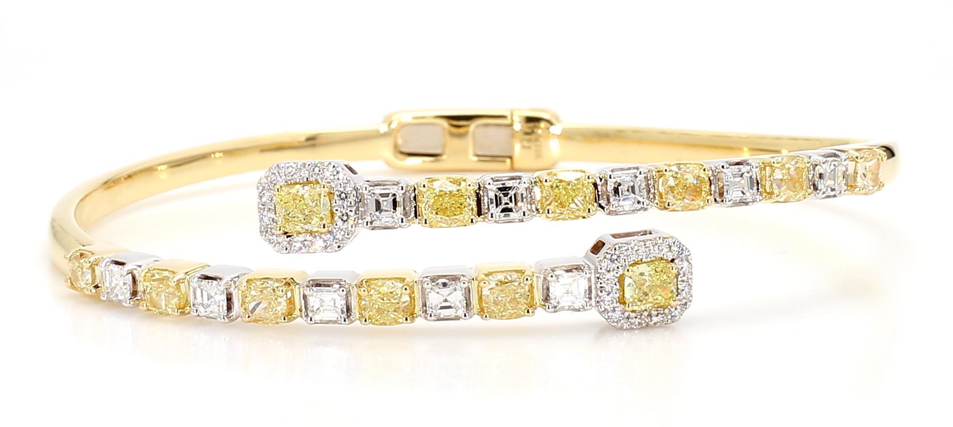 Contemporaneo Bracciale in oro giallo Nature con diamante a cuscino da 3,52 carati TW in vendita