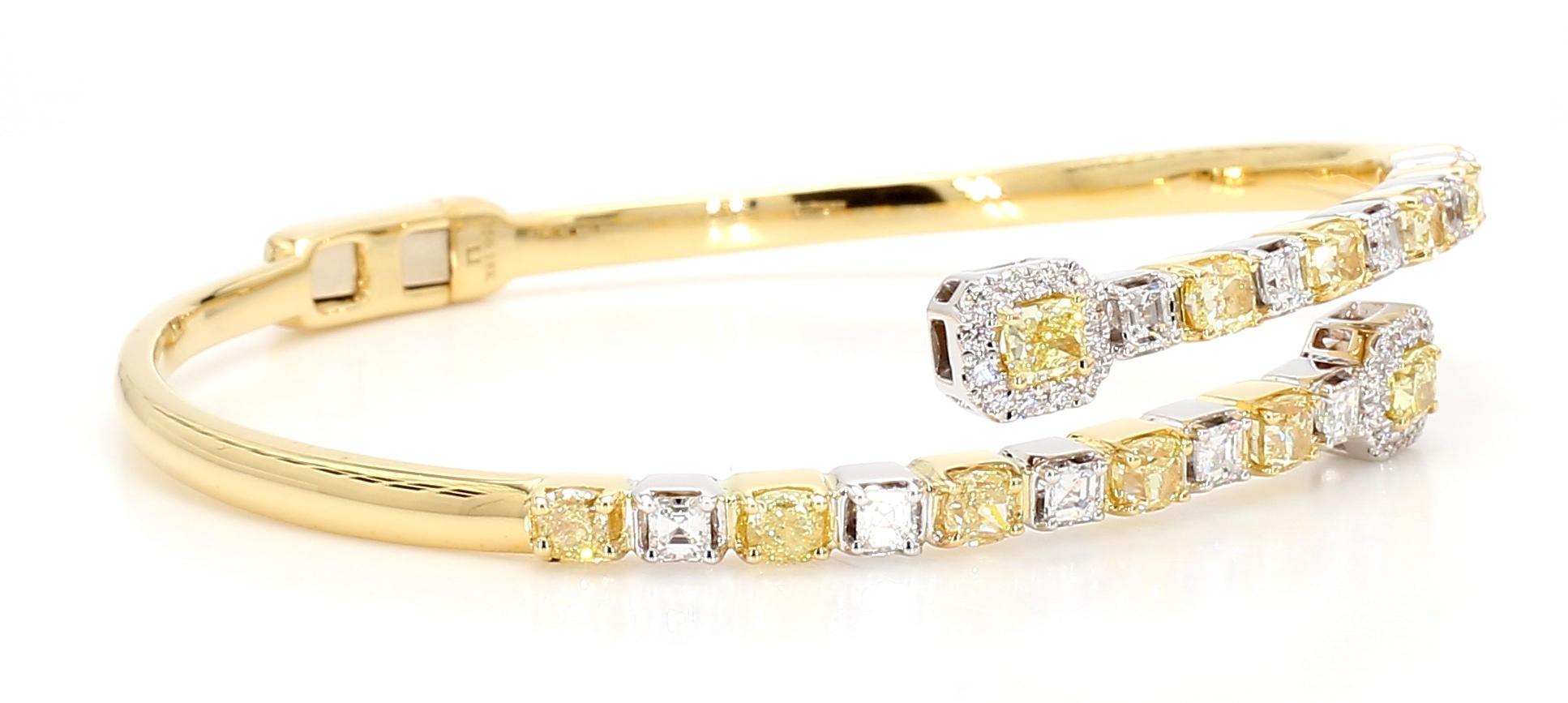 Taglio cuscino Bracciale in oro giallo Nature con diamante a cuscino da 3,52 carati TW in vendita