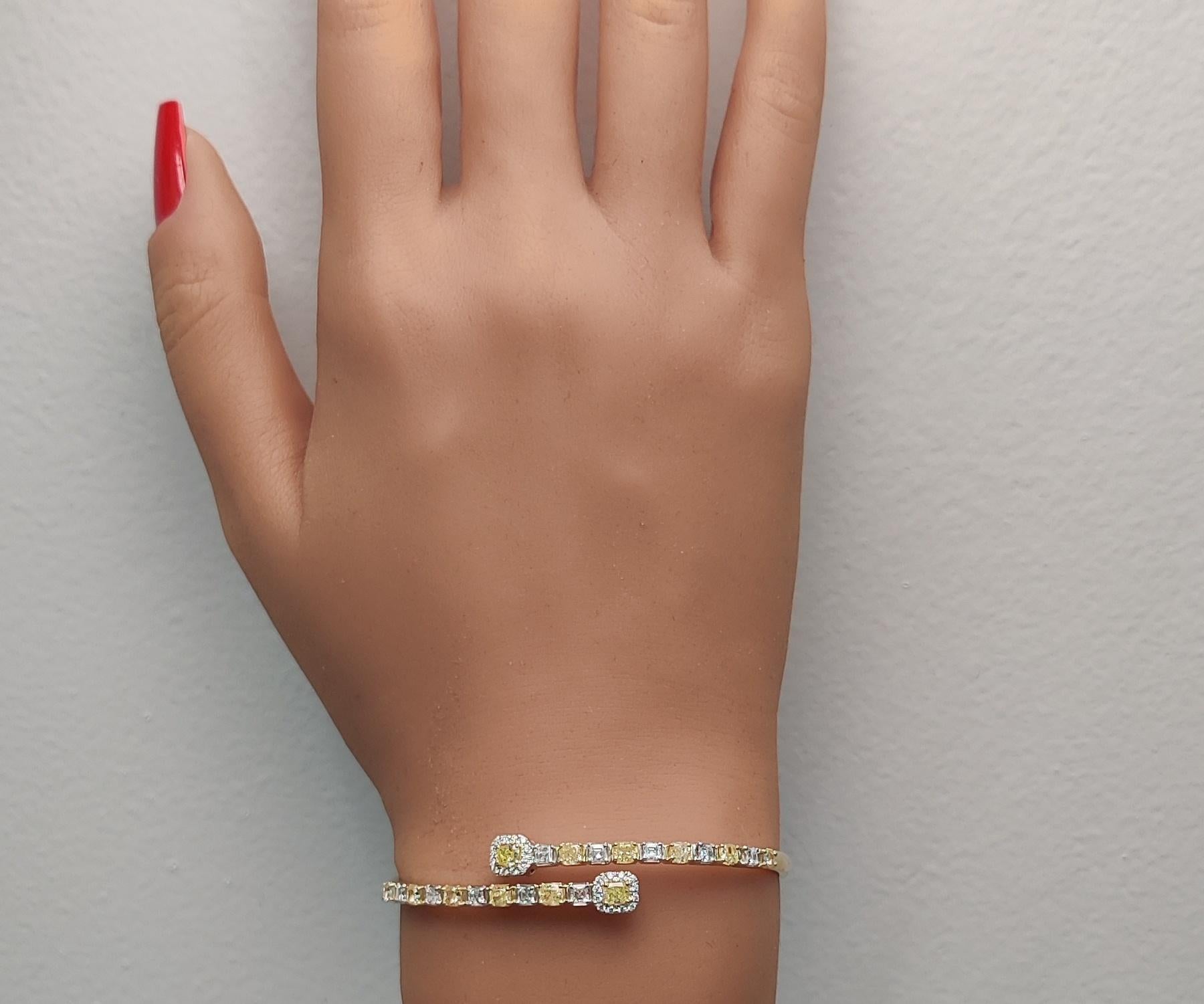 Bracciale in oro giallo Nature con diamante a cuscino da 3,52 carati TW In condizioni Nuovo in vendita a New York, NY