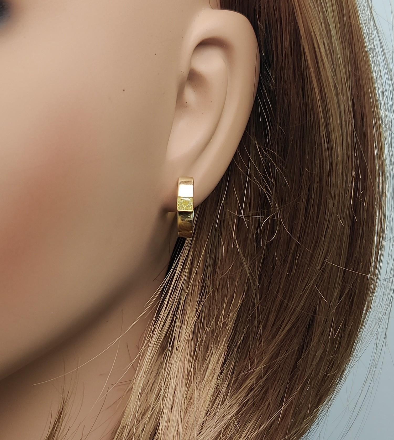 Boucles d'oreilles en or jaune avec diamant coussin de 50 carat TW Naturel Neuf - En vente à New York, NY
