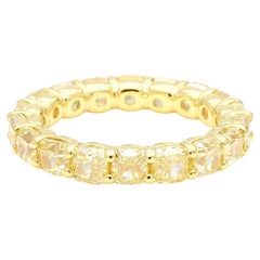 Anneau d'éternité en or jaune naturel avec diamants taille coussin de 5,61 carats poids total